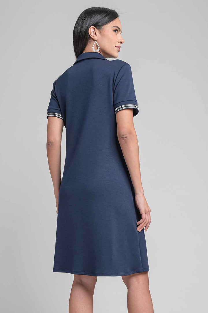 Vestido Liso Con Cuello Sport