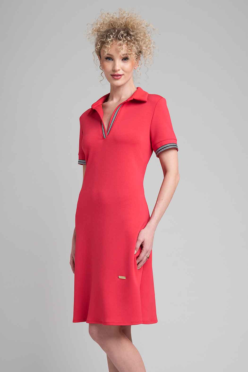 Vestido Liso Con Cuello Sport