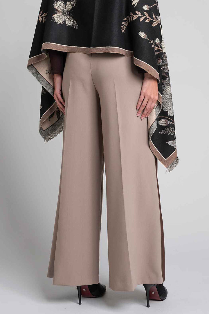 Pantalon Corte Amplio Con Franja De Vinipiel En Laterales