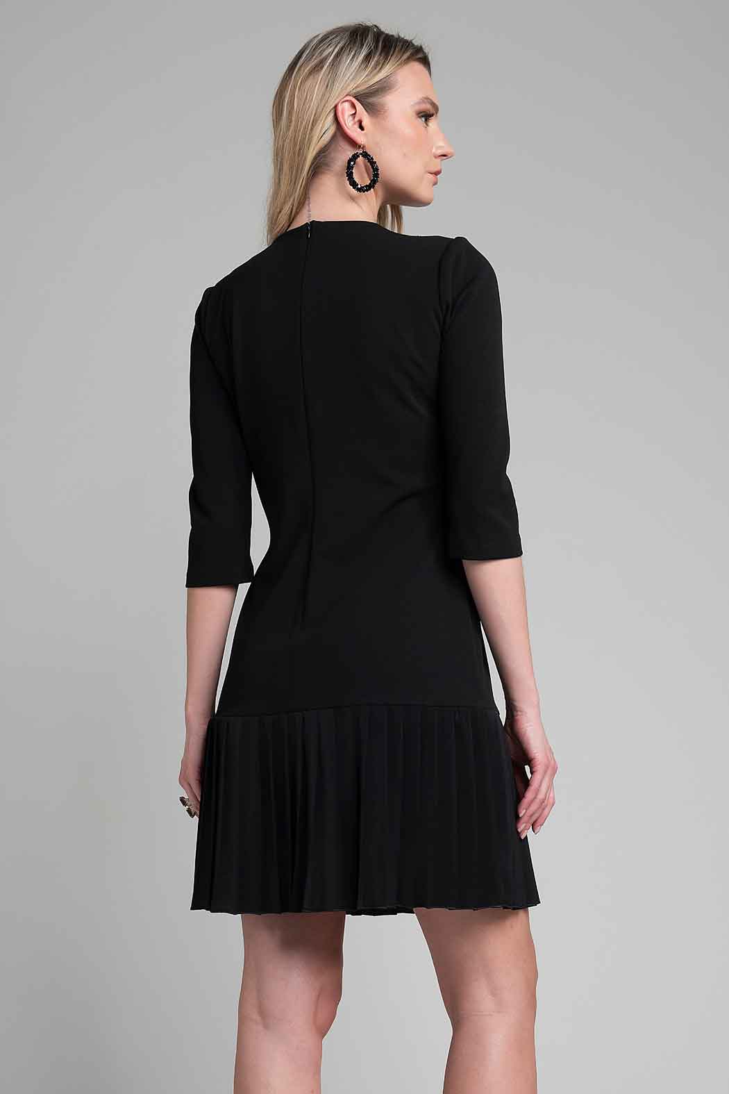 Vestido Manga 3/4 Y Aplicacion En Escote