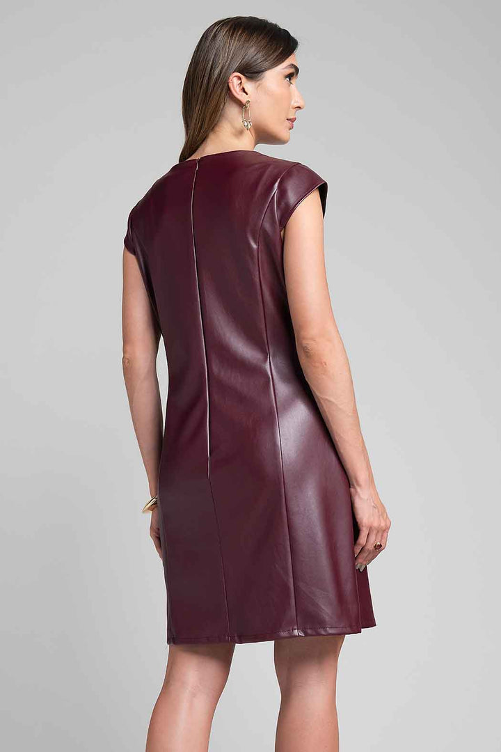 Vestido De Vinipiel Sin Manga Y Detalle De Hebillas