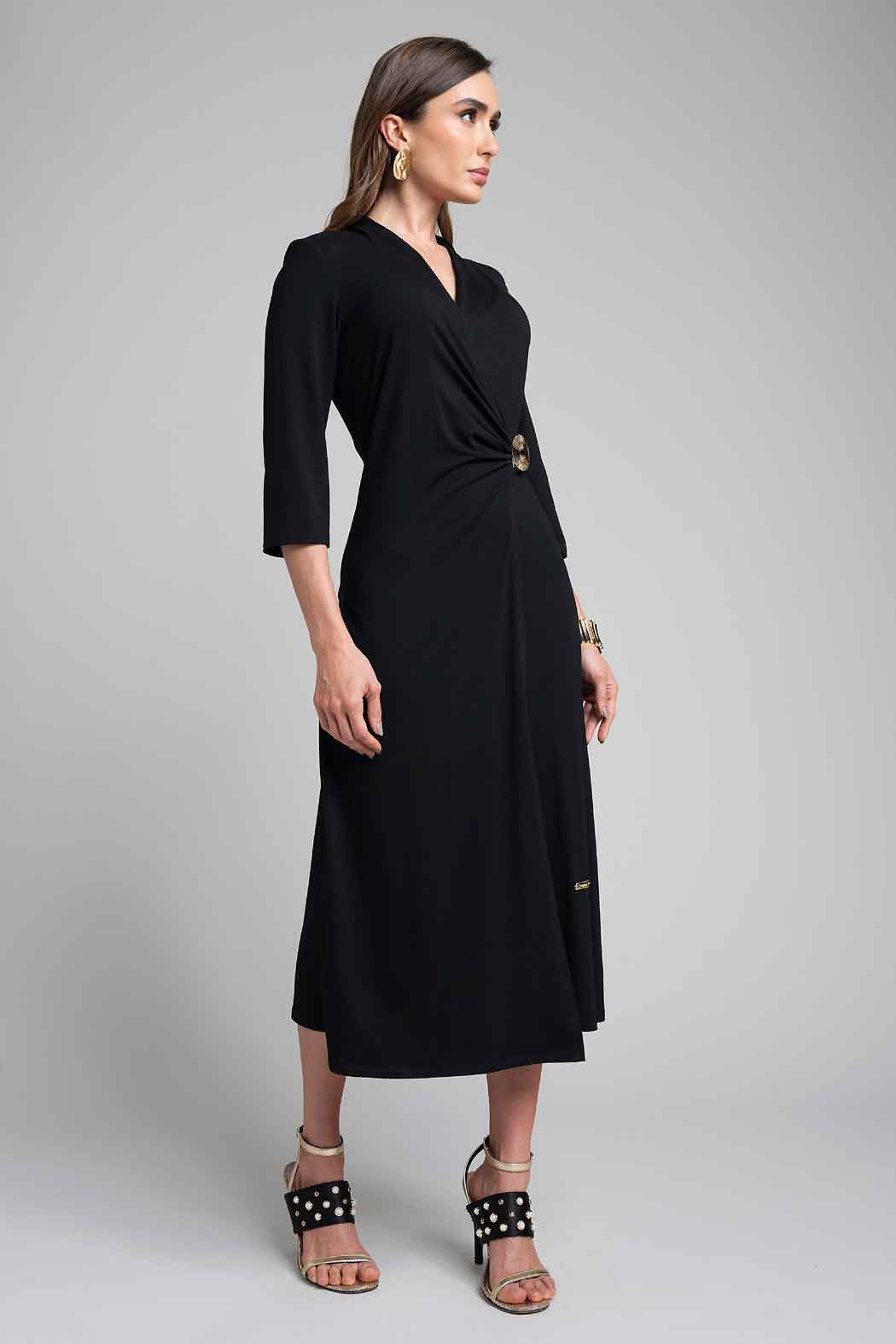 Vestido Largo Con Abertura Y Hebilla Dorada