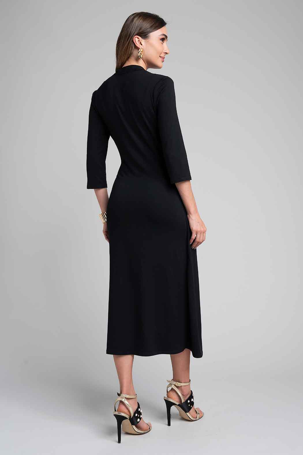 Vestido Largo Con Abertura Y Hebilla Dorada