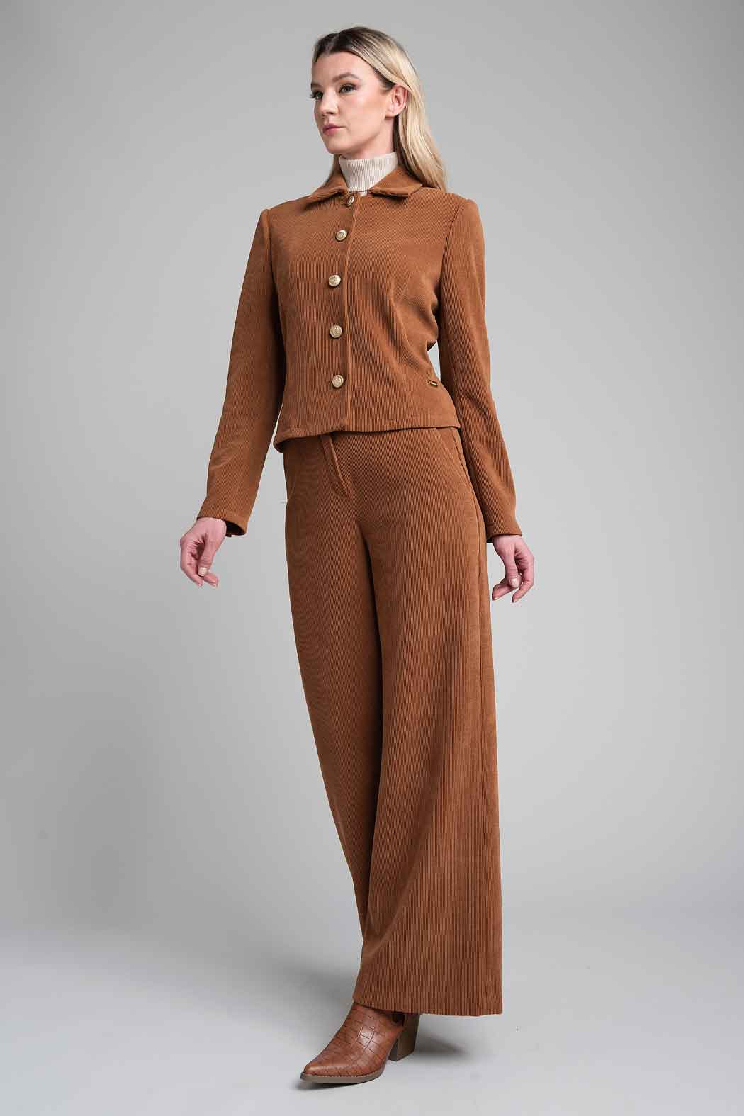 Conjunto De Pantalon Y Chaqueta Corta De Pana