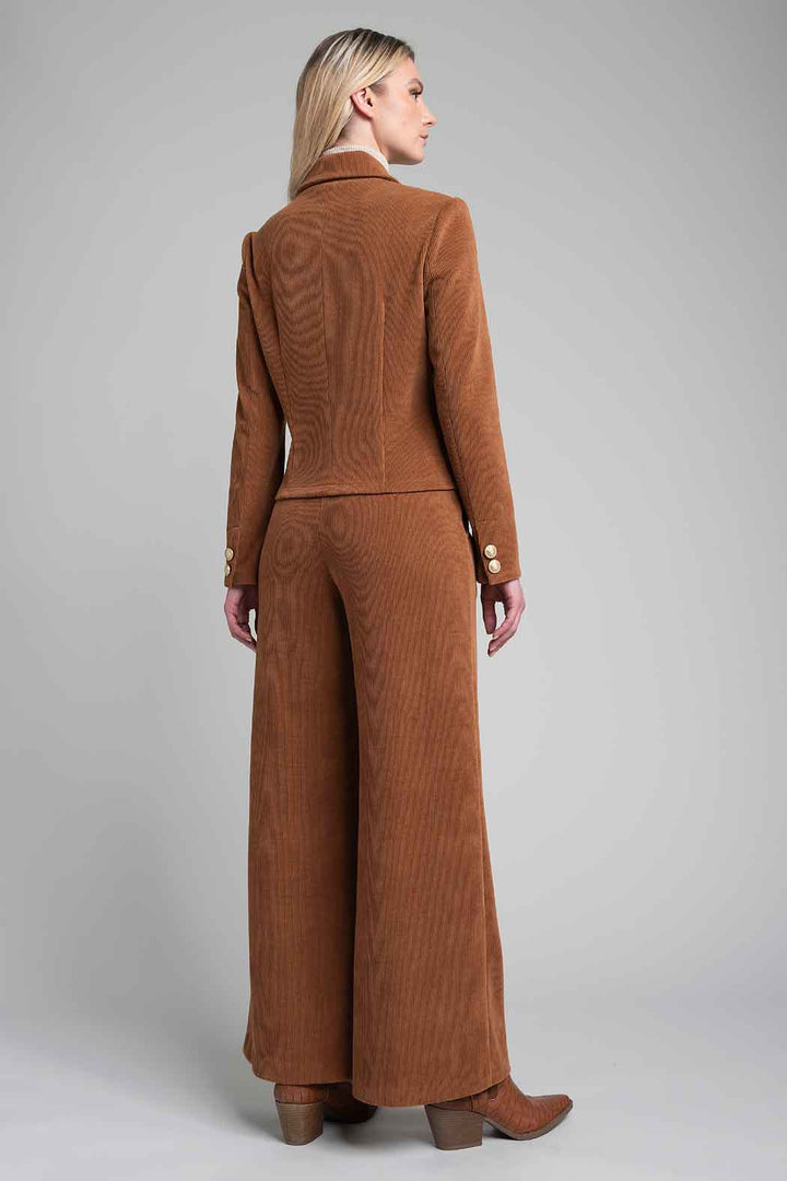 Conjunto De Pantalon Y Chaqueta Corta De Pana