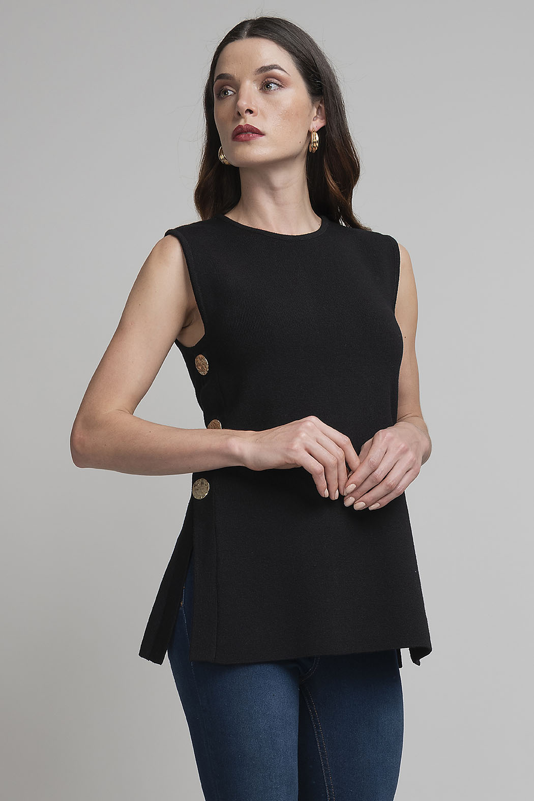 Chaleco Con Botones Dorados En Laterales