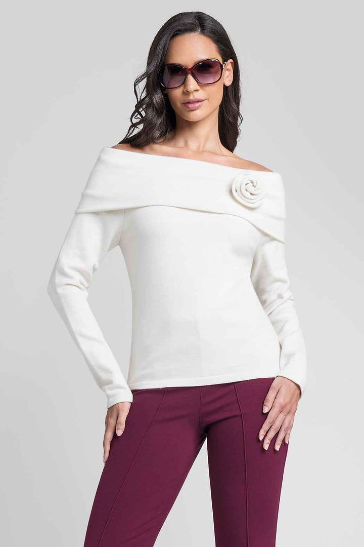 Blusa De Punto Con Detalle De Flor