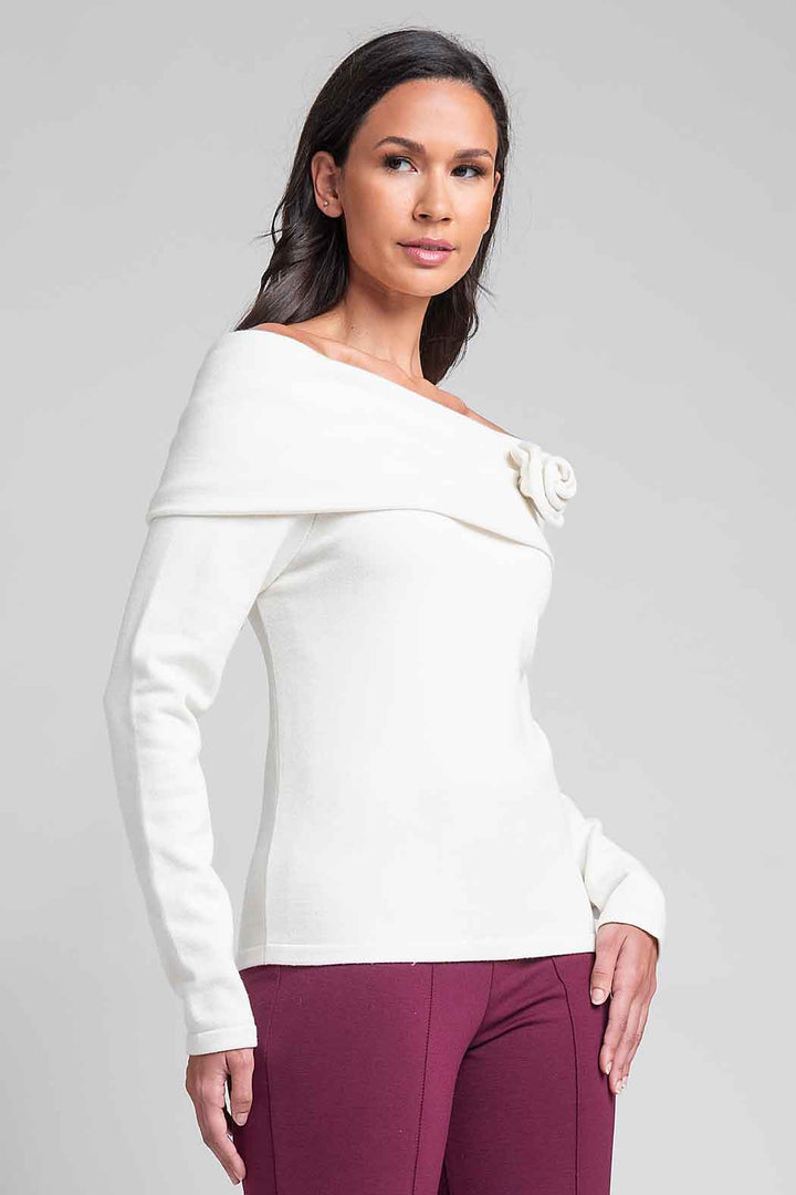 Blusa De Punto Con Detalle De Flor