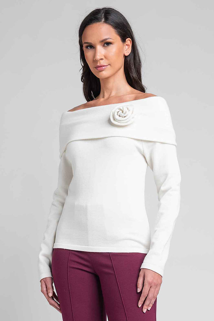 Blusa De Punto Con Detalle De Flor