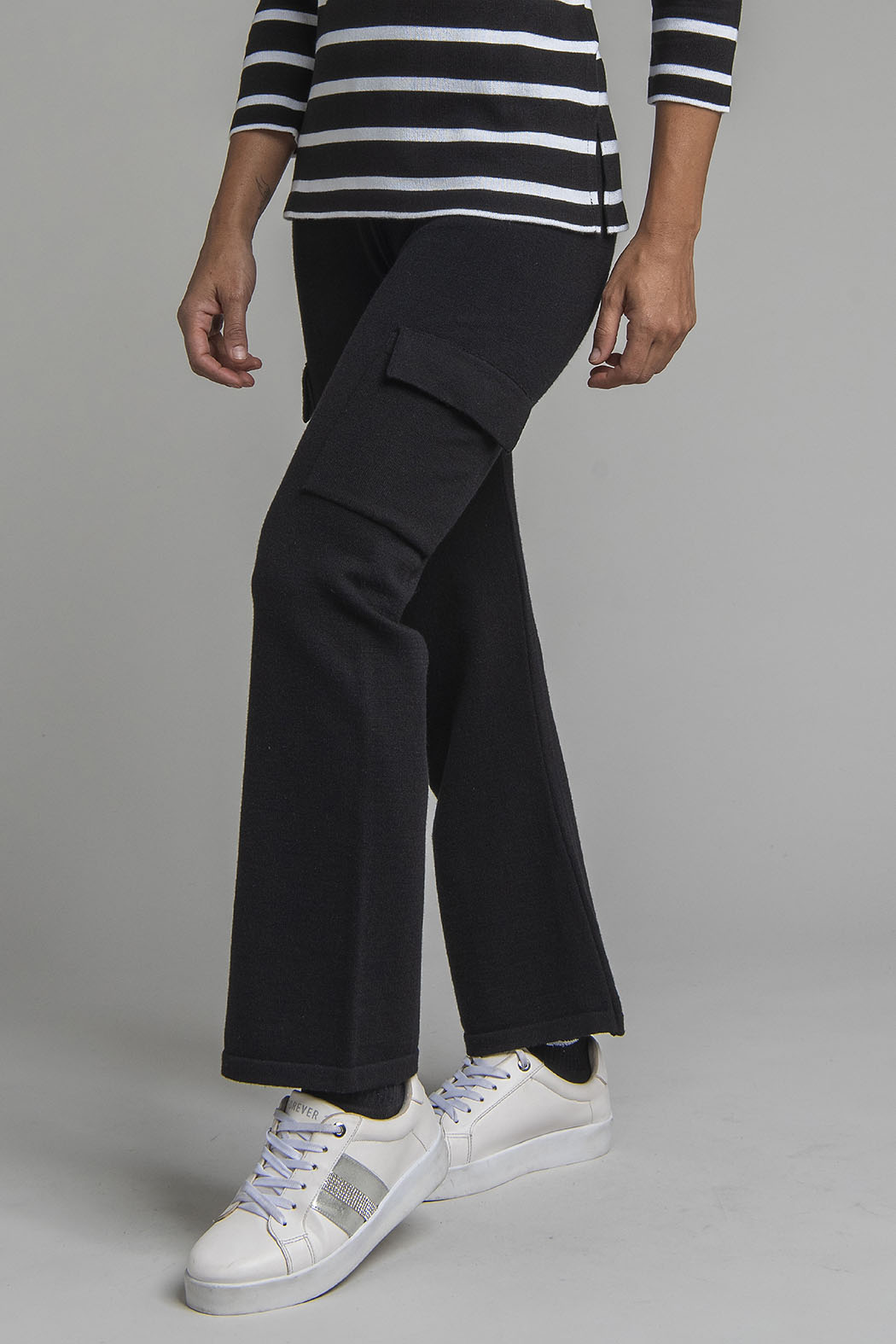 Pantalon De Punto Con Bolsas Laterales