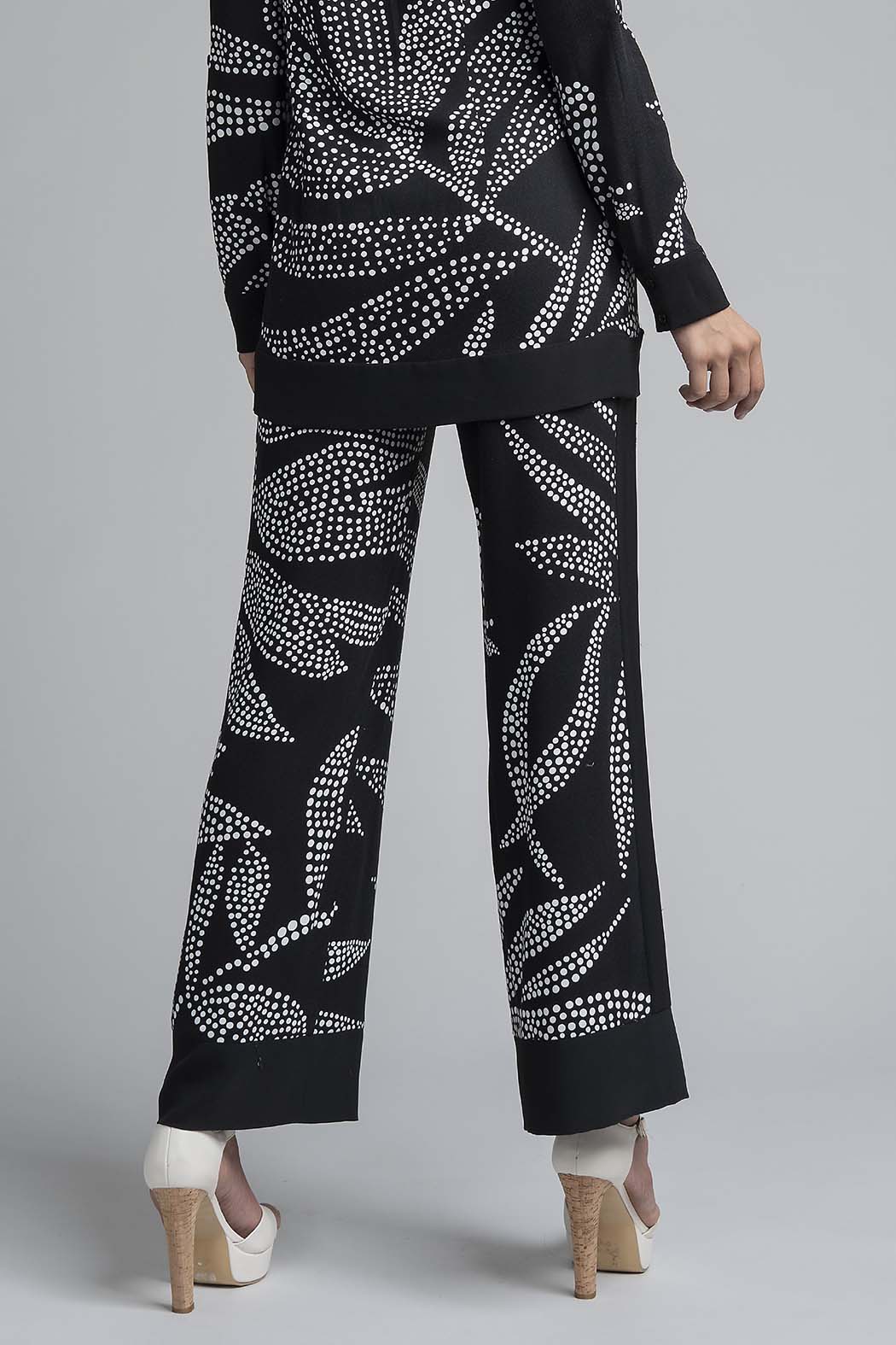 Pantalon Corte Ancho Con Estampado De Hojas