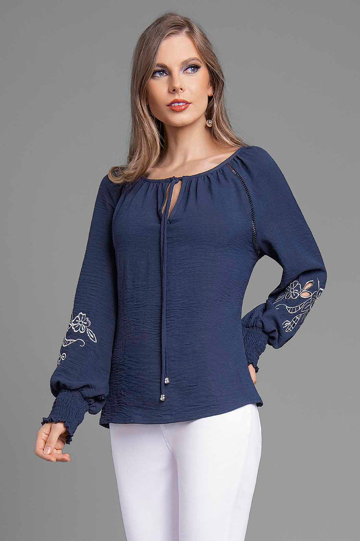 Blusa Lisa Con Bordado