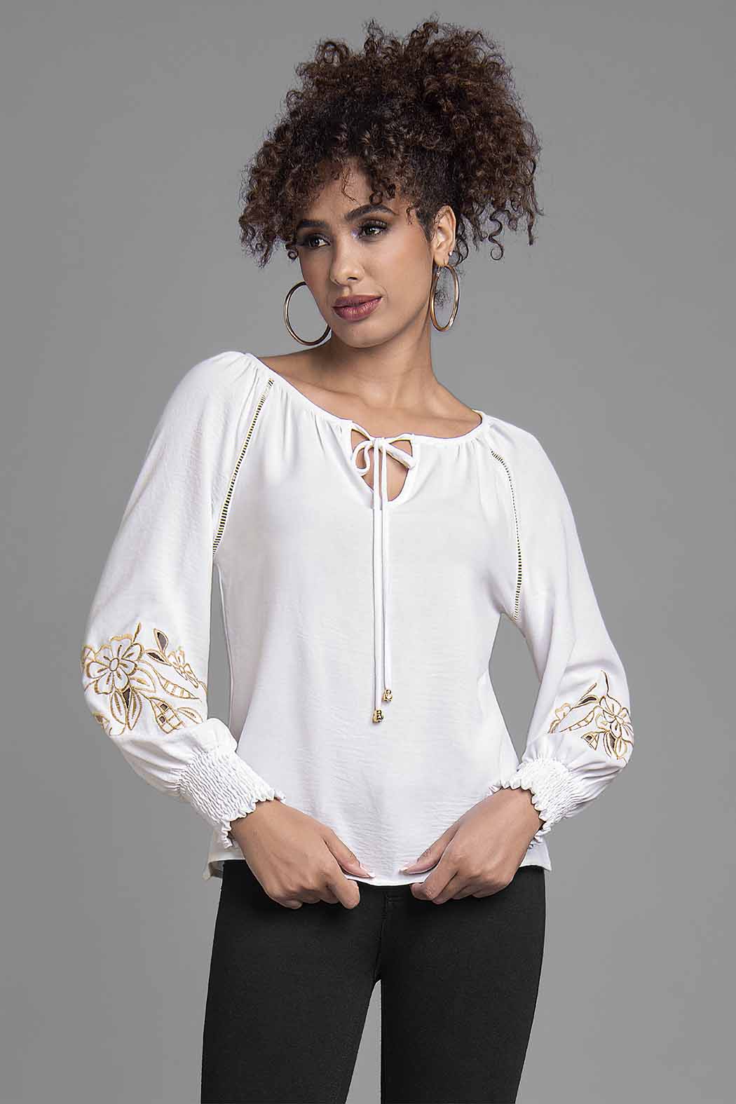 Blusa Lisa Con Bordado