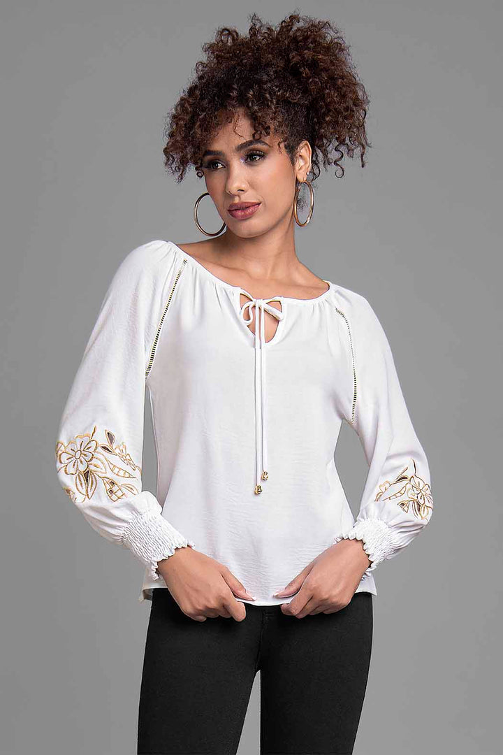 Blusa Lisa Con Bordado