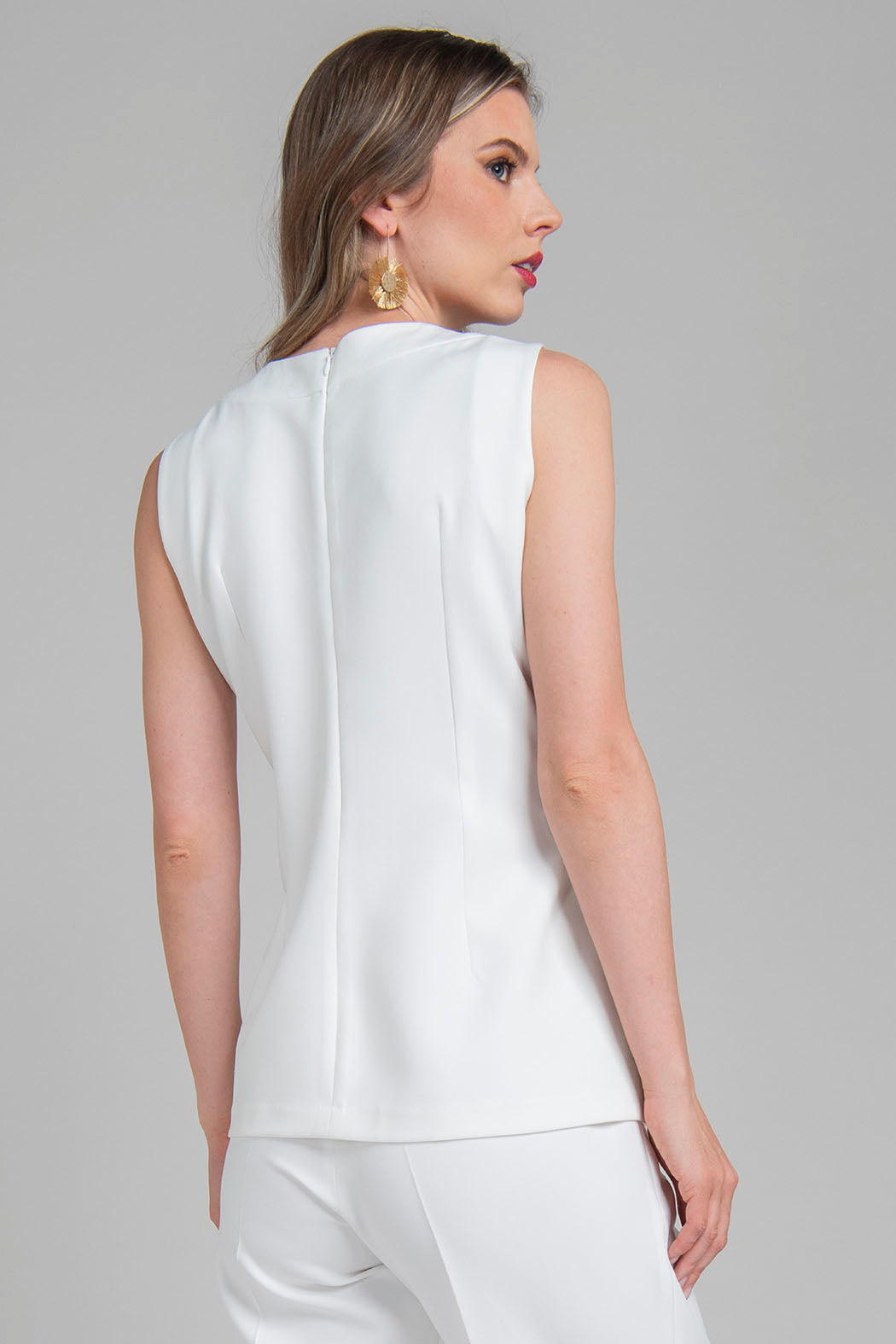 Blusa Con Pedreria En Cuello