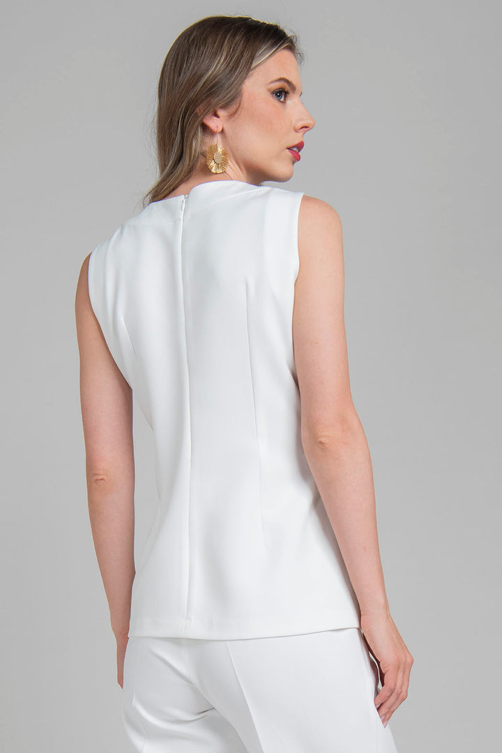Blusa Con Pedreria En Cuello