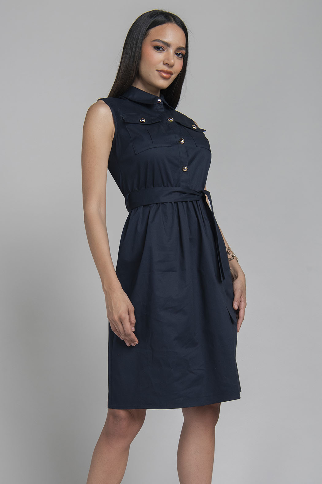 Vestido Liso Sin Mangas Con Botones Al Frente