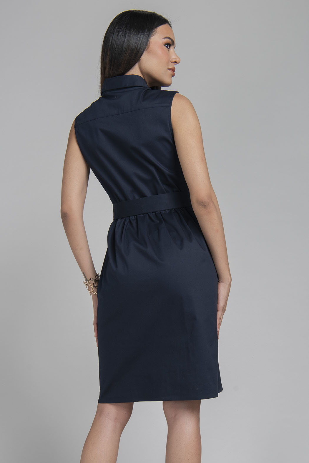 Vestido Liso Sin Mangas Con Botones Al Frente