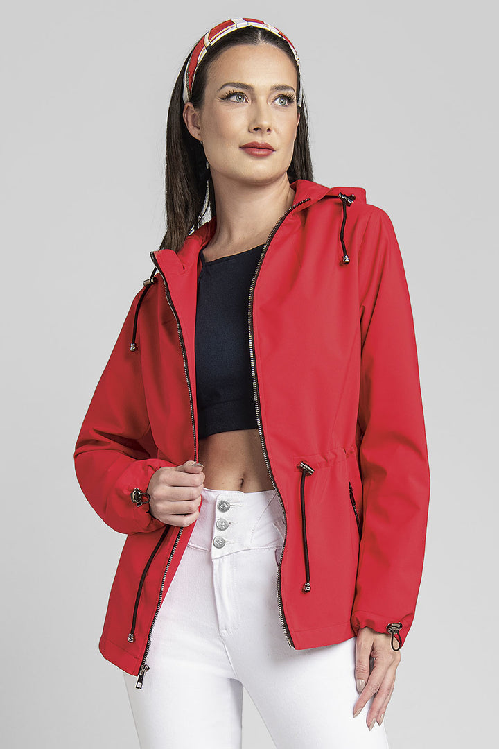 Gabardina Corta Lisa Con Gorro Y Amarre En Cintura