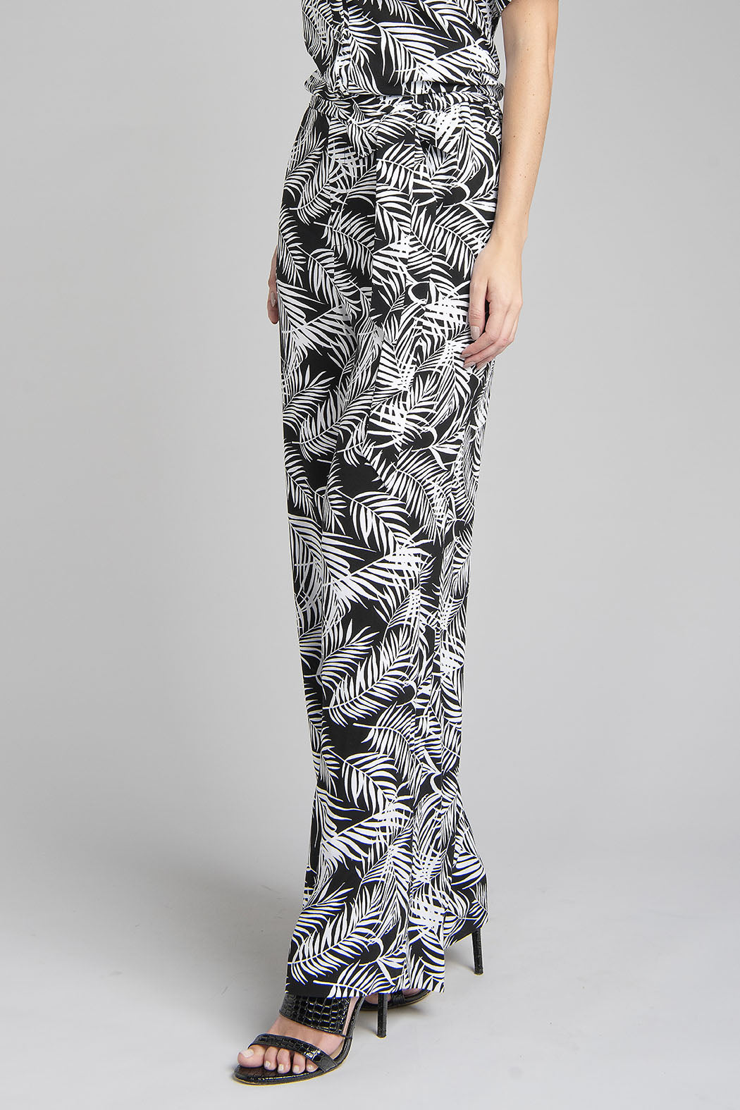 Pantalon Corte Recto Estampado De Hojas Con Jareta En Cintura