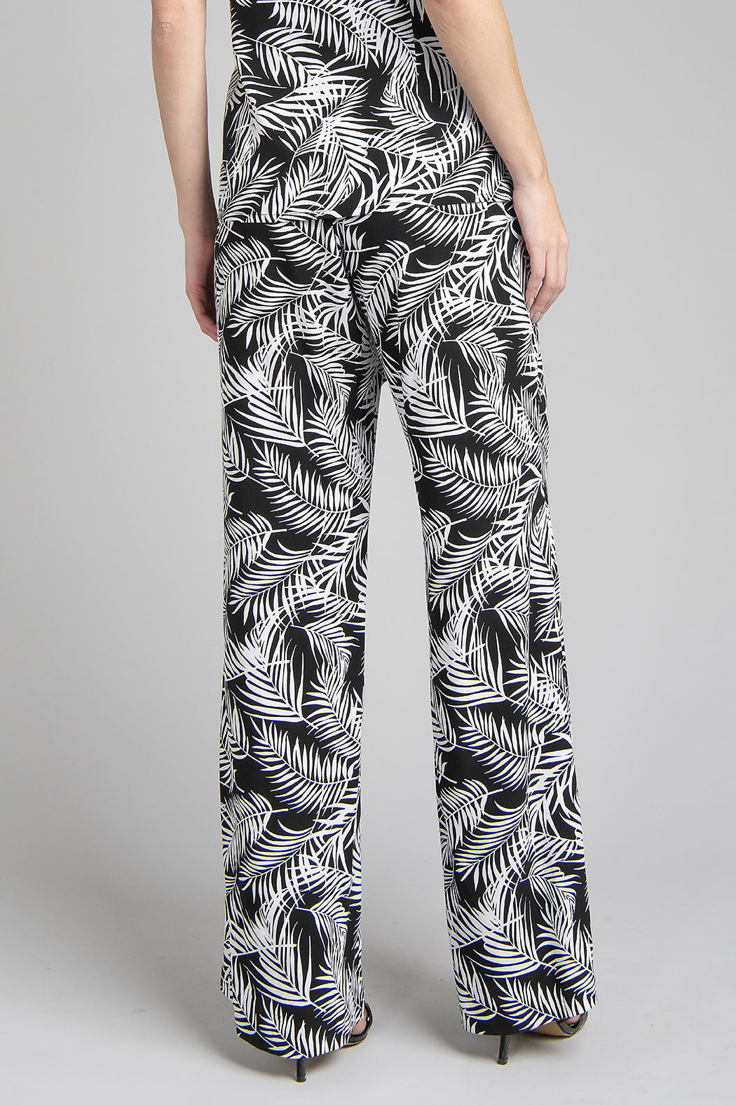 Pantalon Corte Recto Estampado De Hojas Con Jareta En Cintura