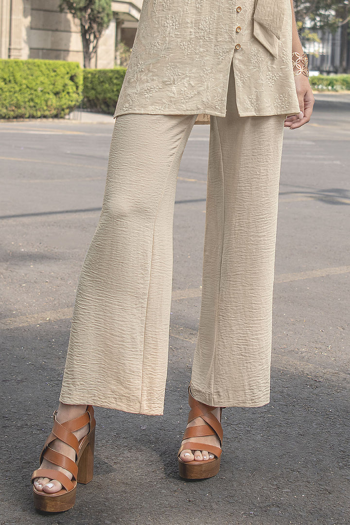 Pantalon Liso Corte Amplio Con Pinzas Al Frente