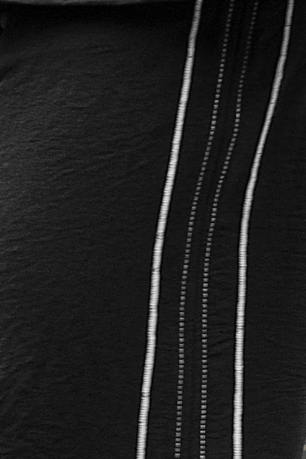 Pantalon Corte Recto Con Linea Lateral