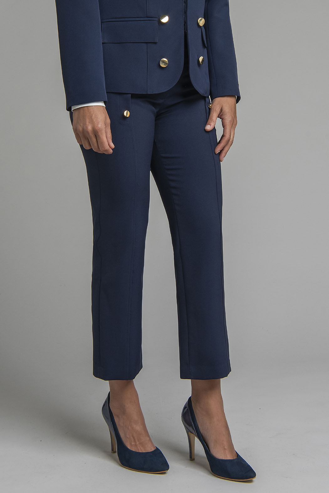 Pantalon Corte Recto Con Botones Dorados