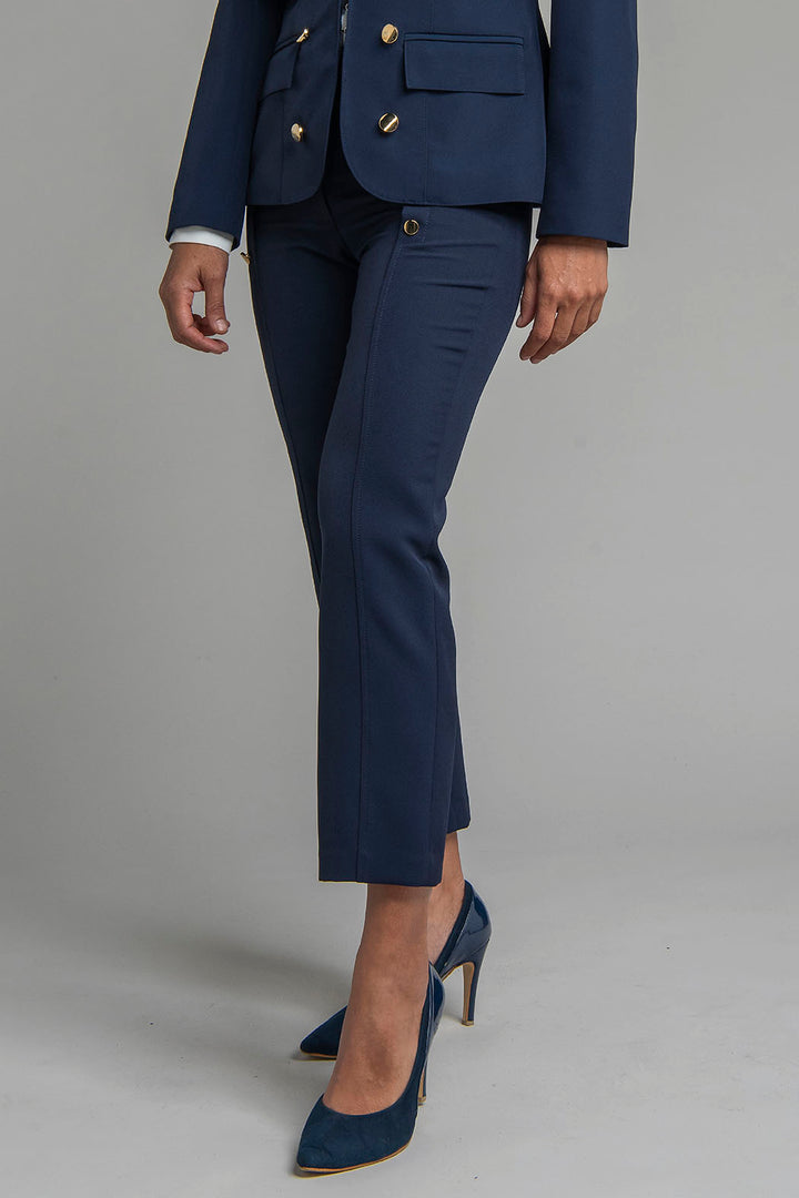 Pantalon Corte Recto Con Botones Dorados