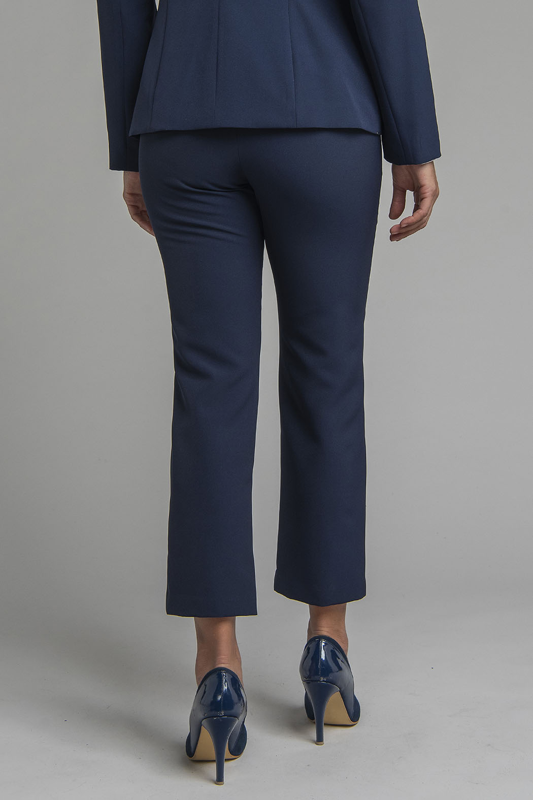 Pantalon Corte Recto Con Botones Dorados