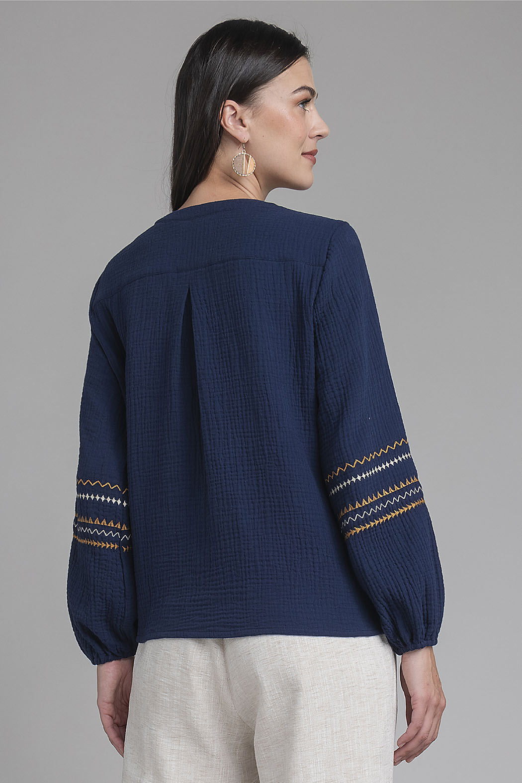 Blusa De Manga Larga Con Flores Bordadas