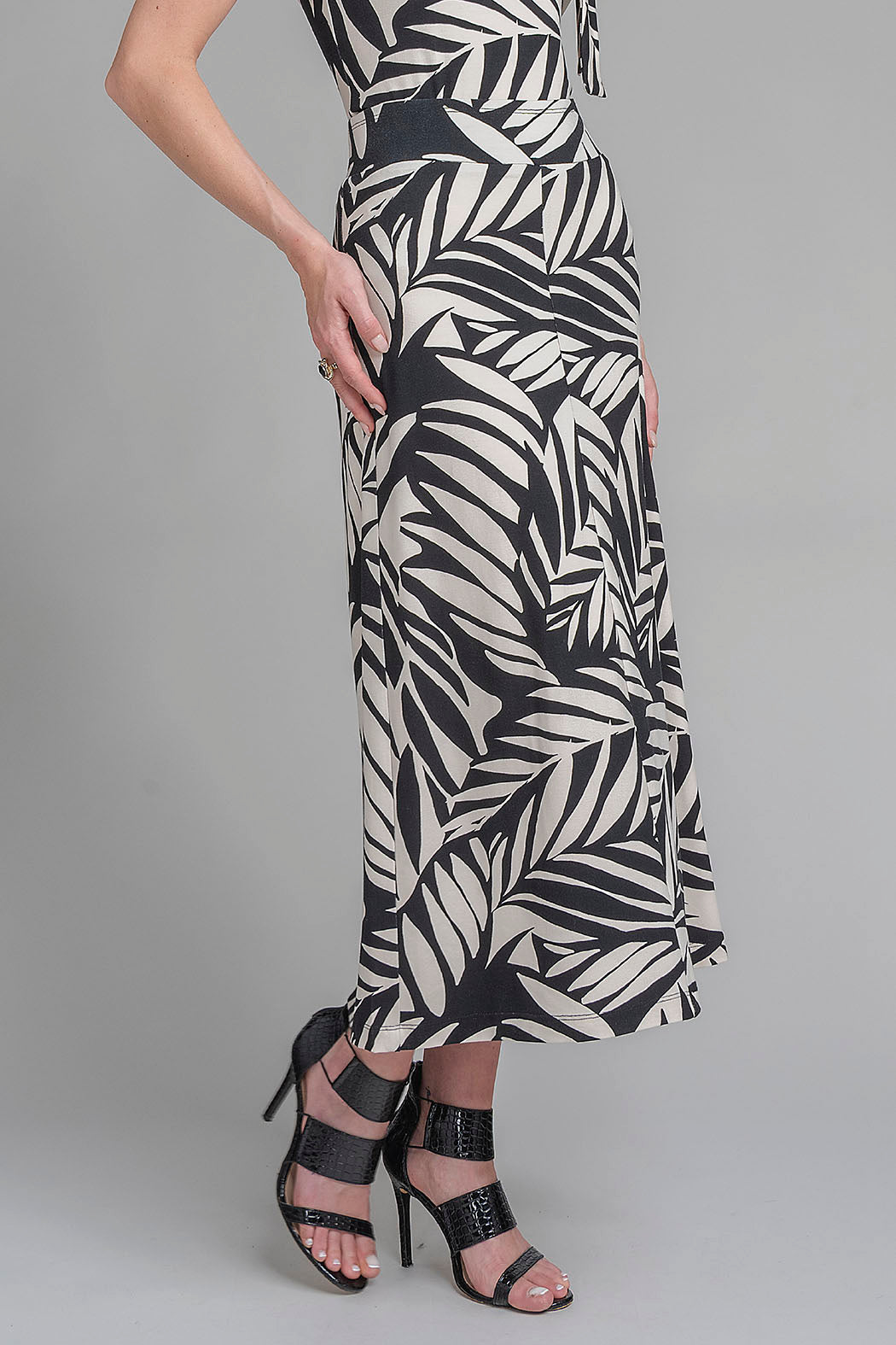 Falda Recta Con Estampado De Hojas