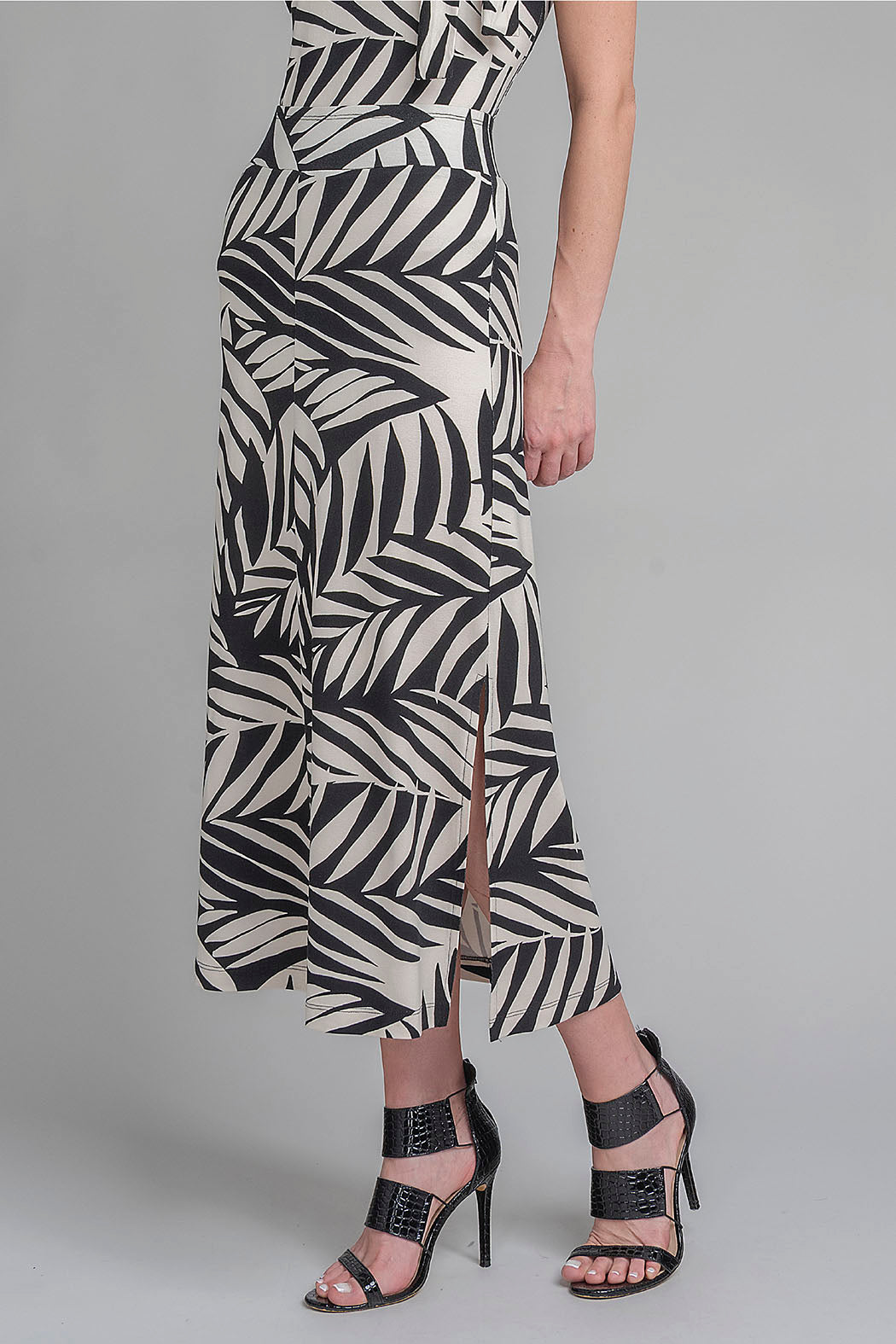 Falda Recta Con Estampado De Hojas