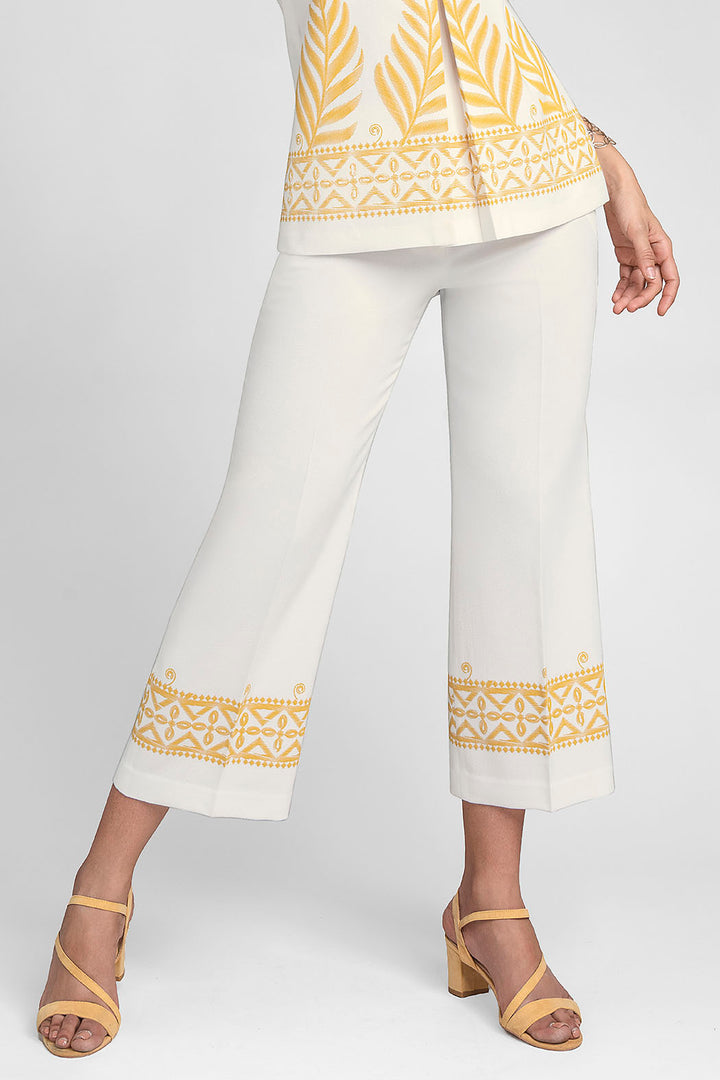 Capri Con Detalles Bordados