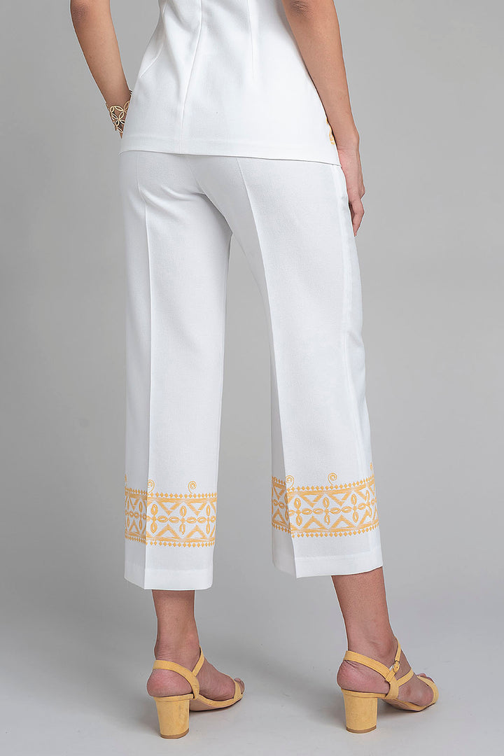 Capri Con Detalles Bordados