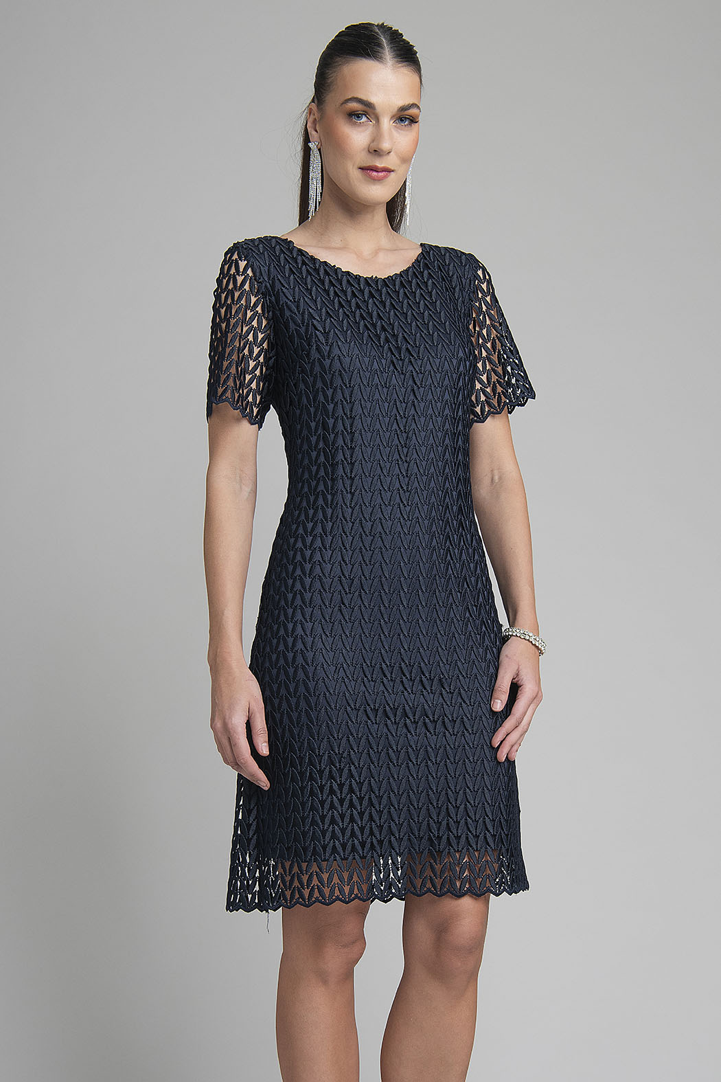Vestido De Encaje Con Manga Corta