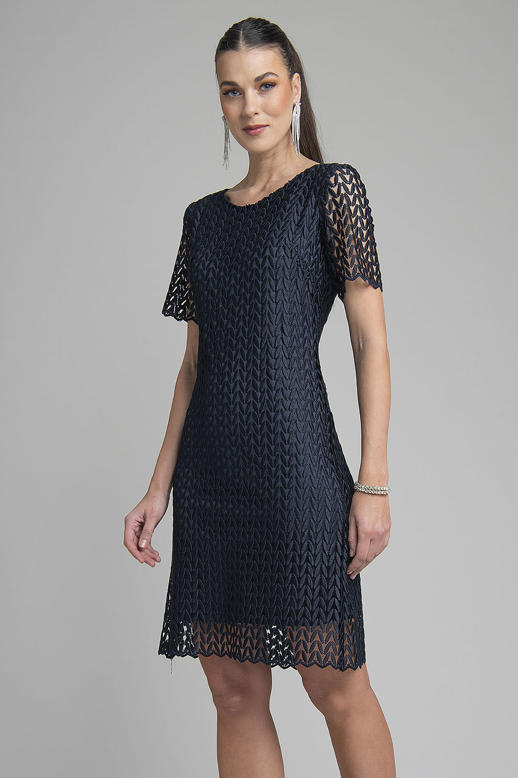 Vestido De Encaje Con Manga Corta