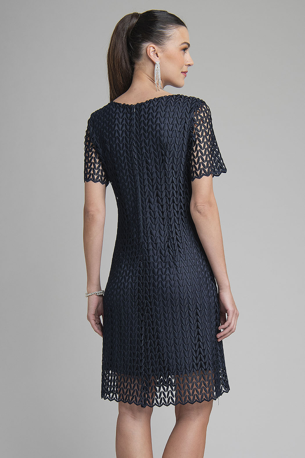 Vestido De Encaje Con Manga Corta
