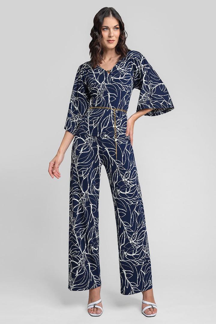 Conjunto De Blusa Con Cinturon De Cadena Y Pantalon Estampado