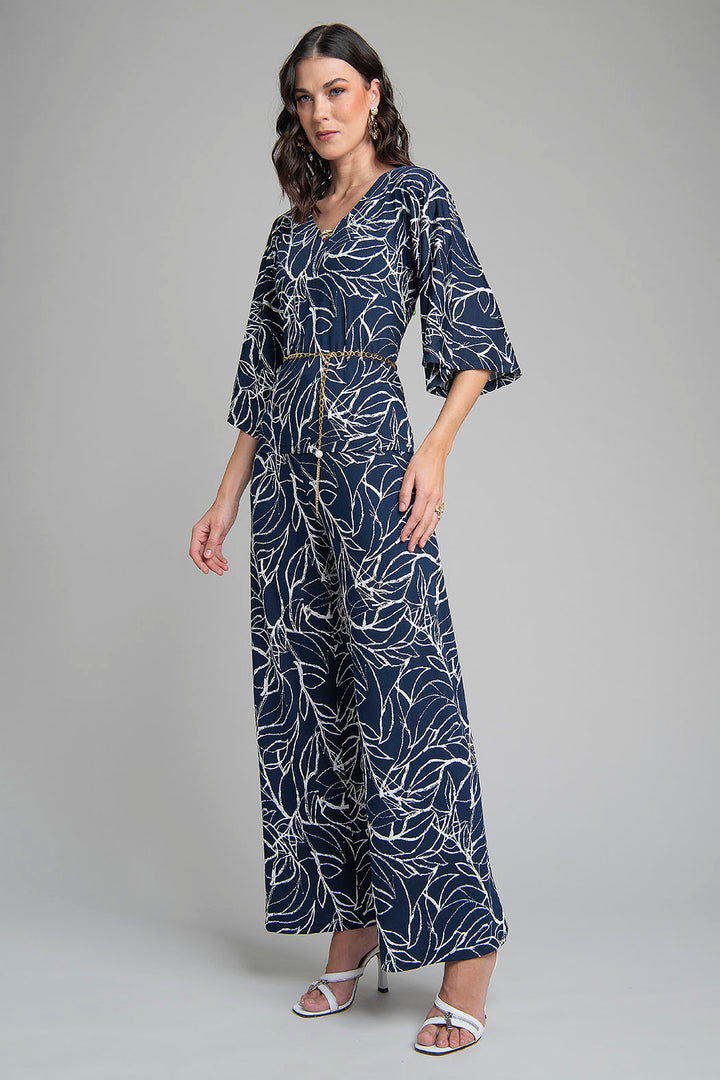 Conjunto De Blusa Con Cinturon De Cadena Y Pantalon Estampado