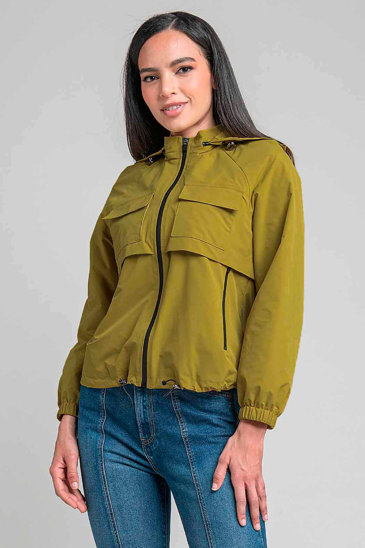 Gabardina Corta Con Bolsas Al Frente
