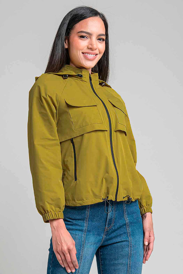 Gabardina Corta Con Bolsas Al Frente