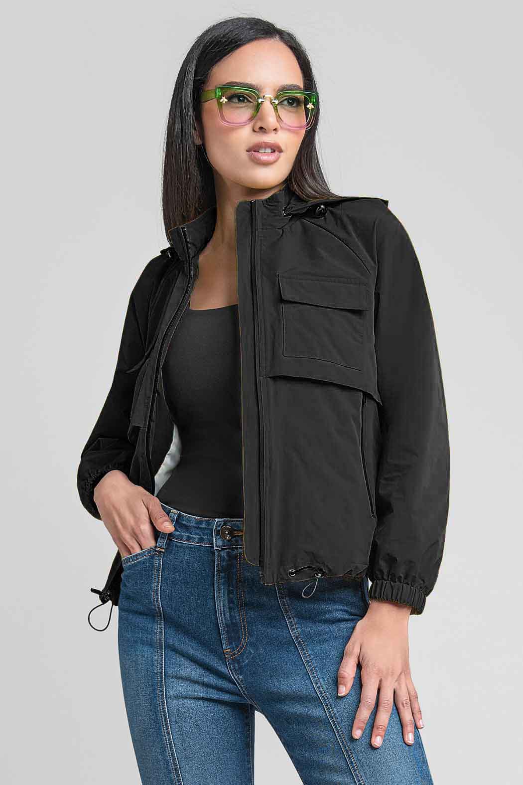 Gabardina Corta Con Bolsas Al Frente