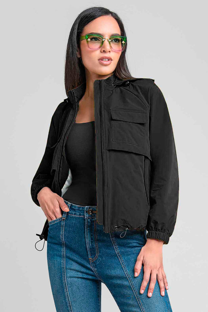 Gabardina Corta Con Bolsas Al Frente