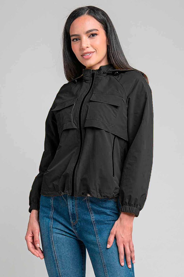 Gabardina Corta Con Bolsas Al Frente