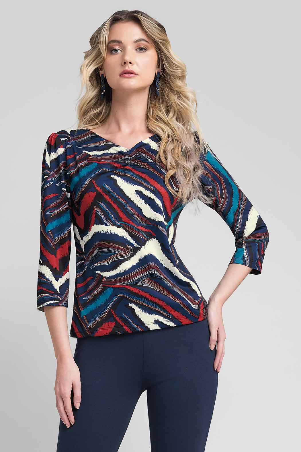 Blusa Estampada Con Drapeado En Escote