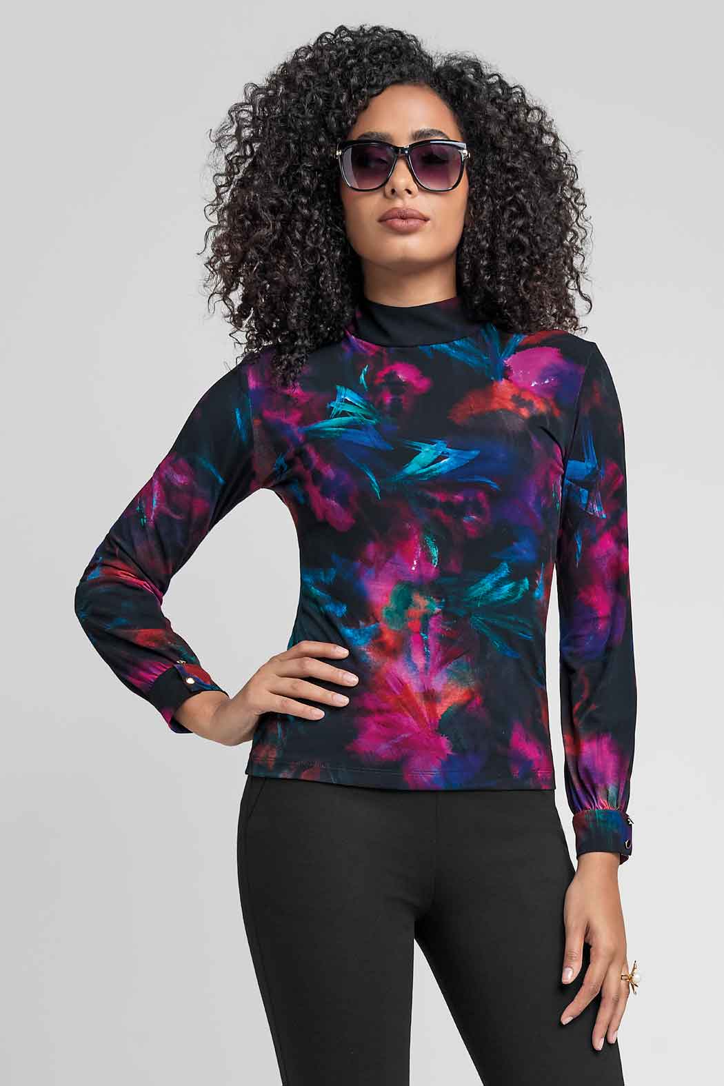 Blusa Estampada Con Cuello Alto Drapeado