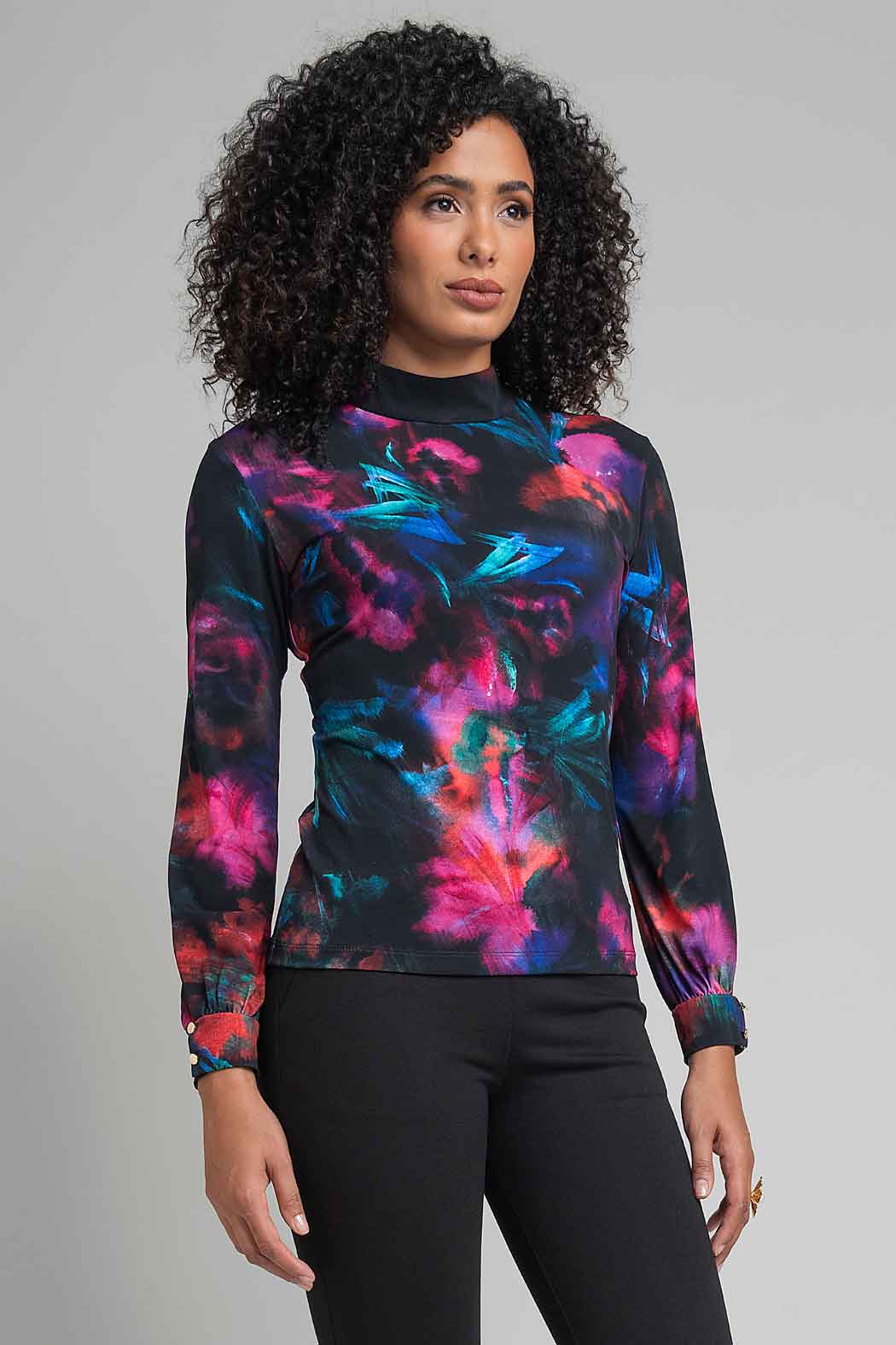 Blusa Estampada Con Cuello Alto Drapeado