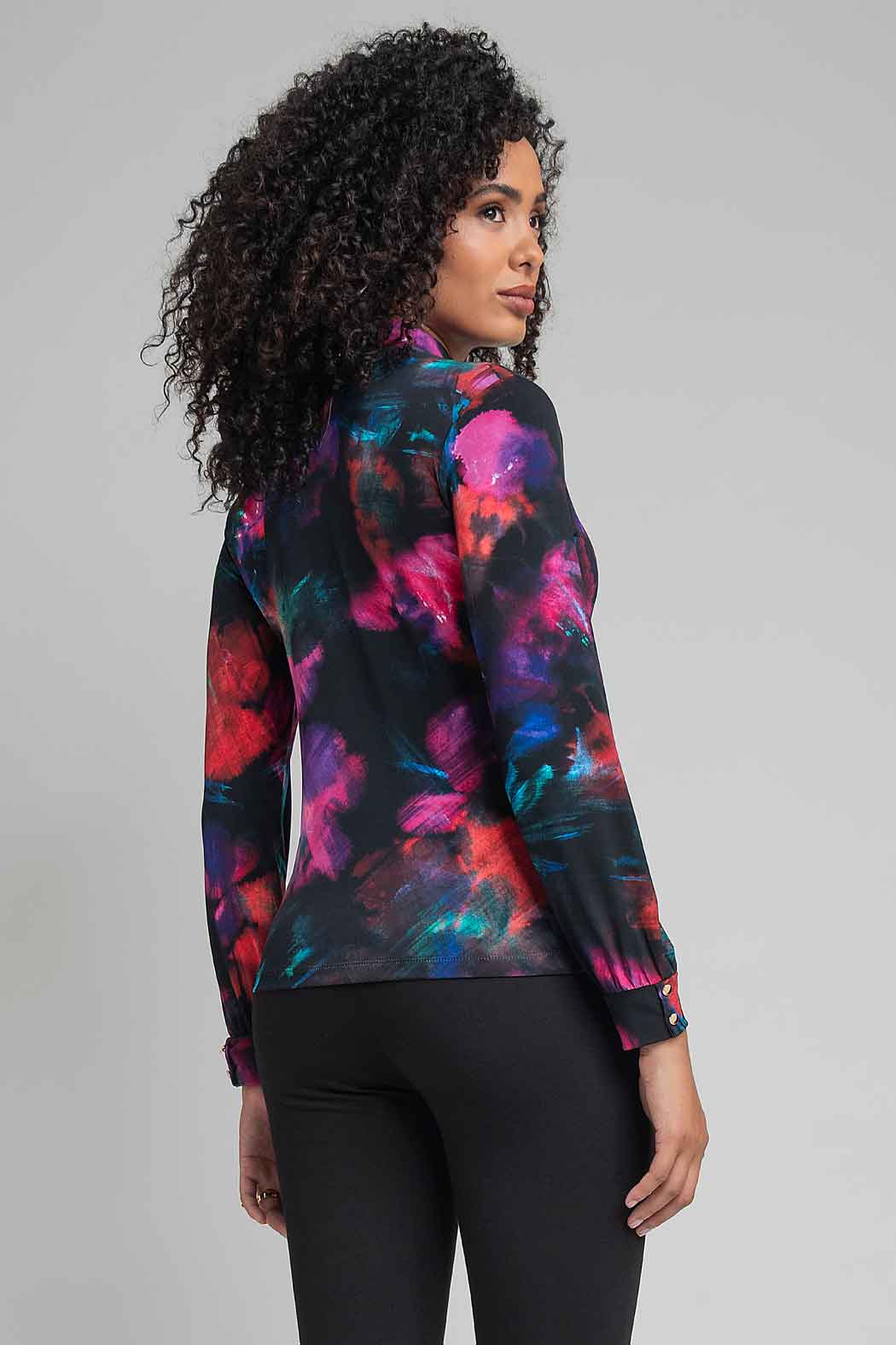 Blusa Estampada Con Cuello Alto Drapeado