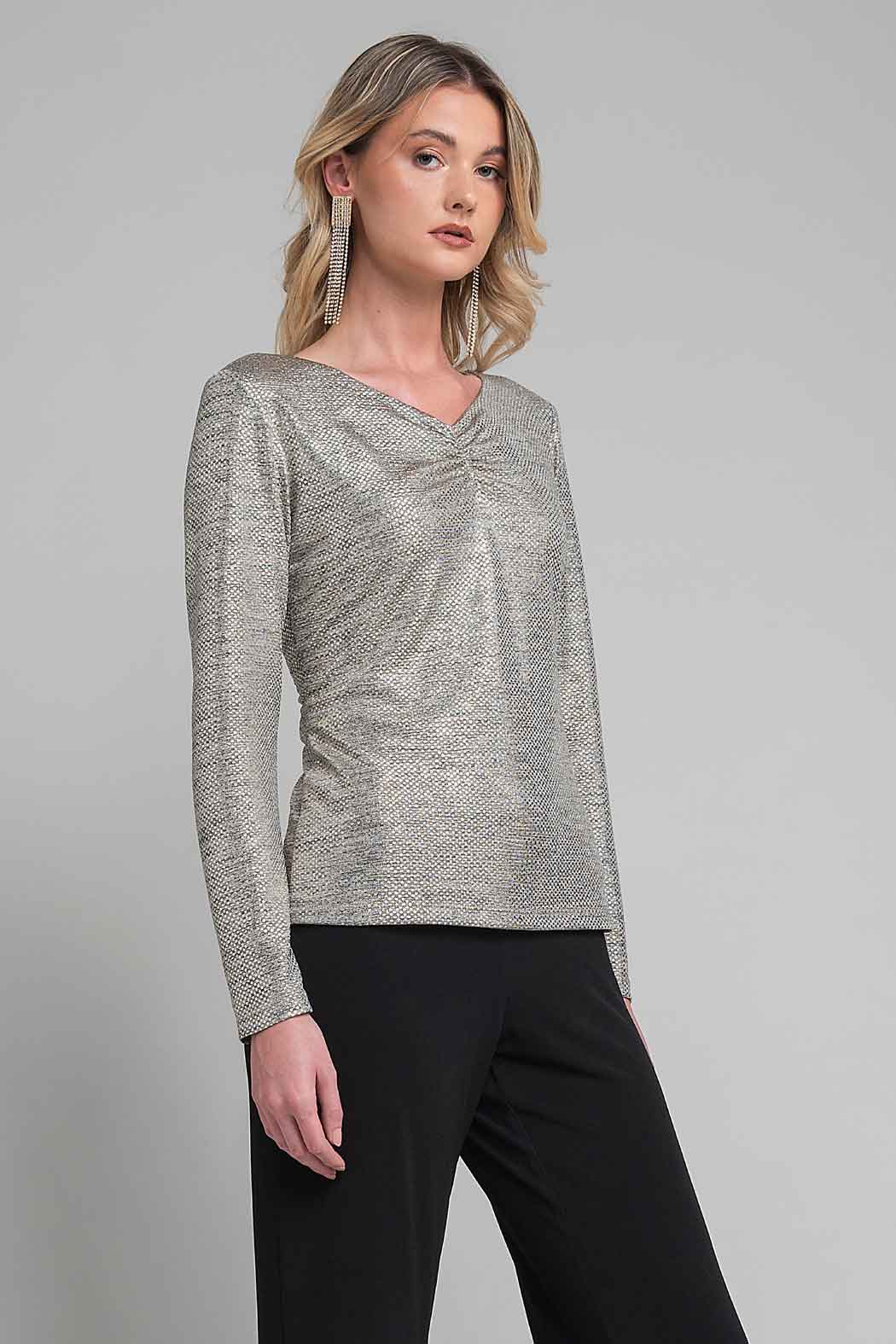 Blusa Con Detalle De Nudo En Cuello